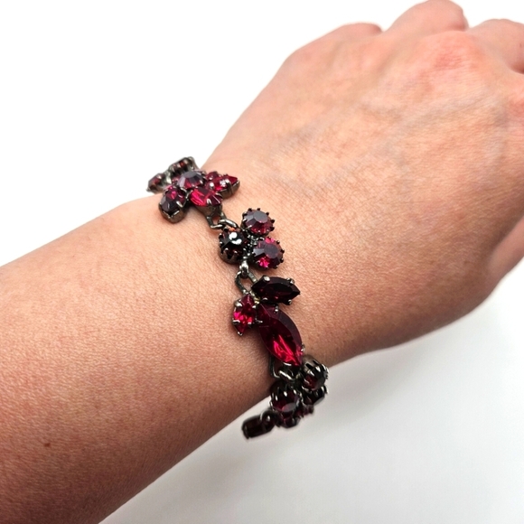 VINTAGE Carolee Red Rhinestone Crystal Bracelet Carol Lee - Picture 5 of 7